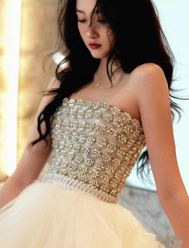 鹿晗|离谱!鹿晗被曝出轨孙嘉灵和宋妍霏,立深情人设,还与乔欣有关联