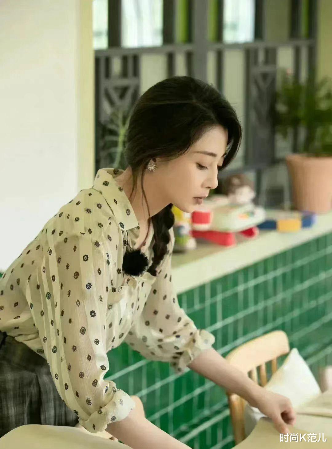 穿衣搭配 殷桃真会穿，《中餐厅》演绎八套时髦造型，每一套都很好看