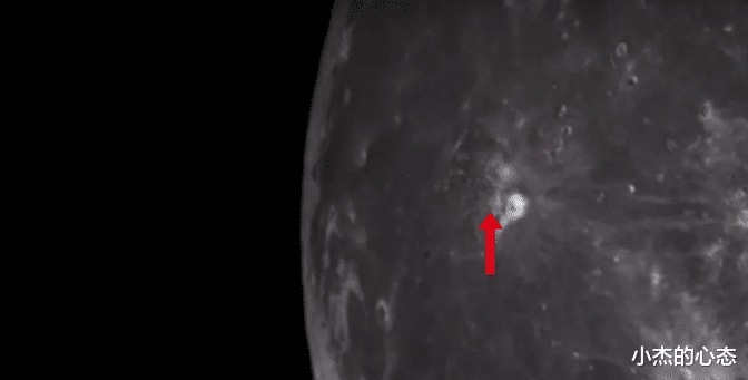 探索宇宙:月球陨石坑飞出的UFO