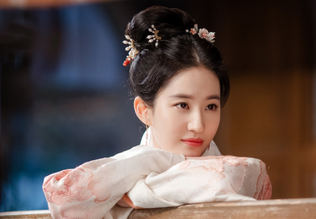 白敬亭|“金莲花”奖竞争太激烈，白敬亭、杨洋、赵露思、刘亦菲都入选