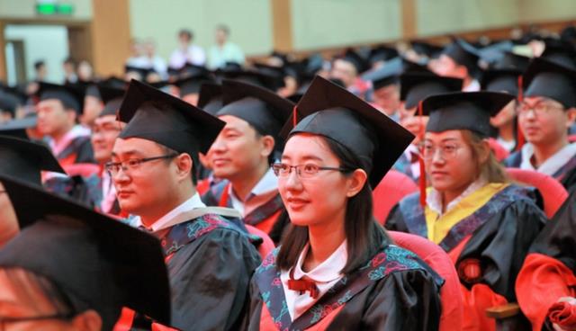 大学|985博士生毕业后吐槽，只因简历上的一行字，被很多公司嫌弃