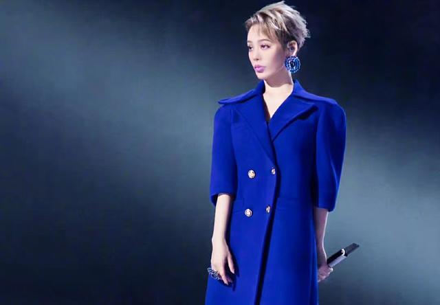 阿Sa|《乘风破浪》未播先热，2港星人气高，多位前辈晒合照为其打call