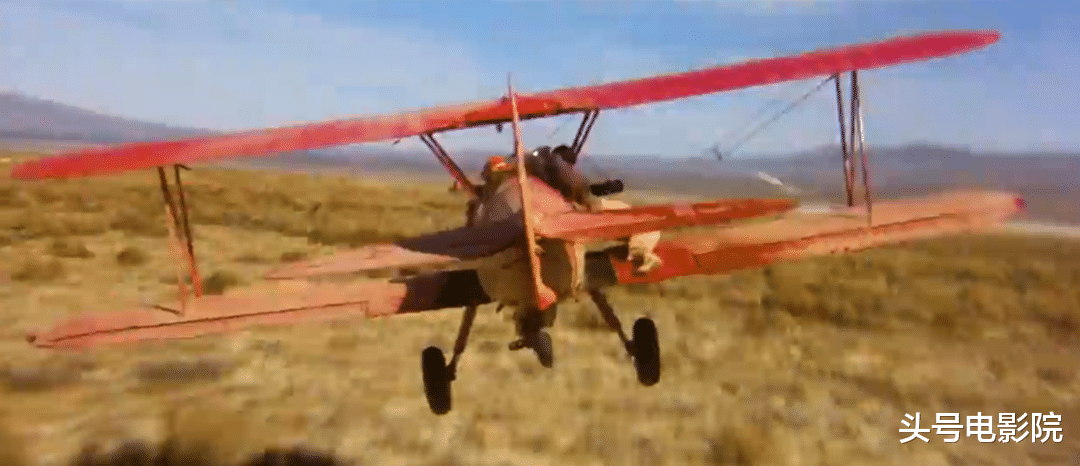 碟中谍7|太猛了!60岁阿汤哥站在飞机上宣传《碟中谍7》,导演提醒没油了