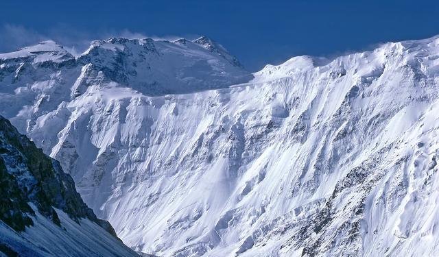 帕米尔|占地10万平方千米，汇聚4条山脉，帕米尔高原为何山脉集中？