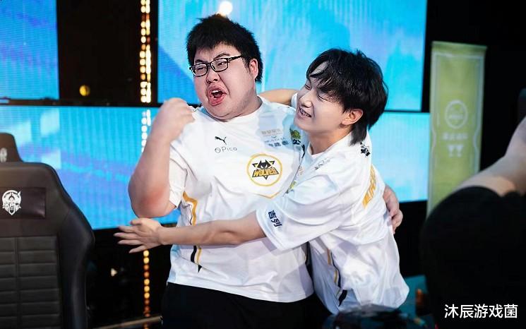 狼队|网友评狼队小胖巅峰赛:让人窒息!压力、甩锅队友,不像职业心态