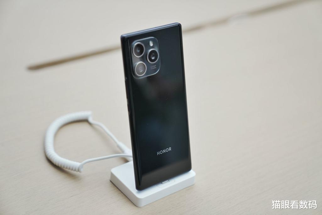 荣耀|荣耀60 SE开启预售 搭载天玑900，120Hz双曲面屏，66W快充