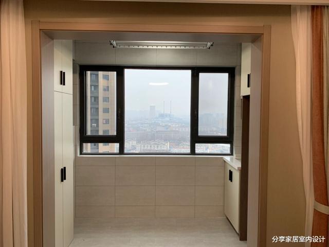 看他家小房子,装修花了18W,沙发墙上打满柜子很实用,分享一下