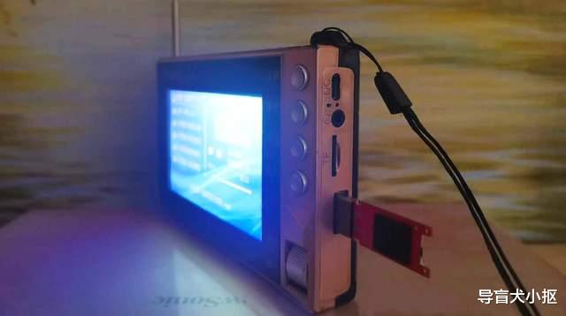 收音机|能看电影听收音机，体验这台国产唱戏机，老年人的专属娱乐工具