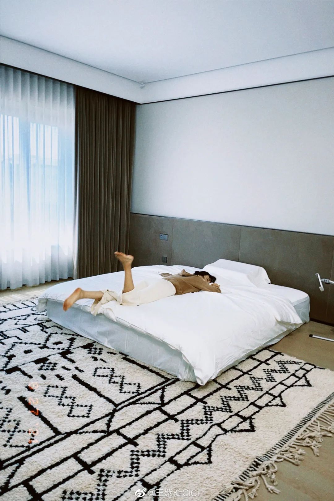 浪姐王紫璇豪宅曝光!自带室内电梯,摆满潮玩,装修品位一绝