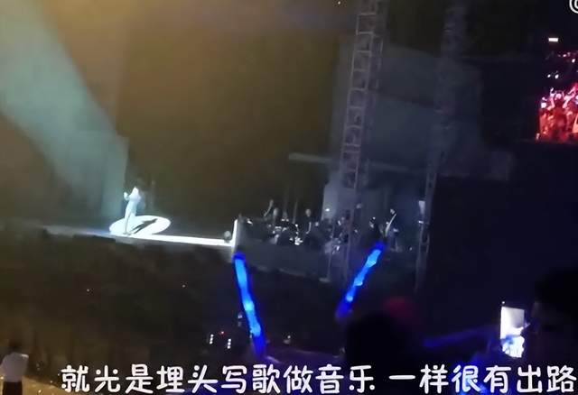 许嵩|“雅俗共赏”许嵩：央视用15分钟表扬，却曾被贴上“恶俗”标签