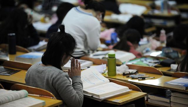 00后|00后整顿职场?超4成00后选择体制内,网友:“卷”的尽头是编制