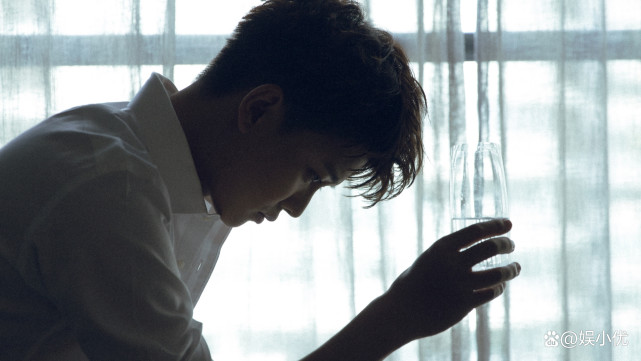 片场|不愧是唱跳齐全的任嘉伦，在没有伴奏的片场，都能轻松驾驭节奏感