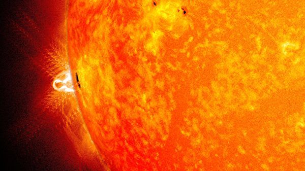 太阳黑子面积24小时内增大一倍 正对地球