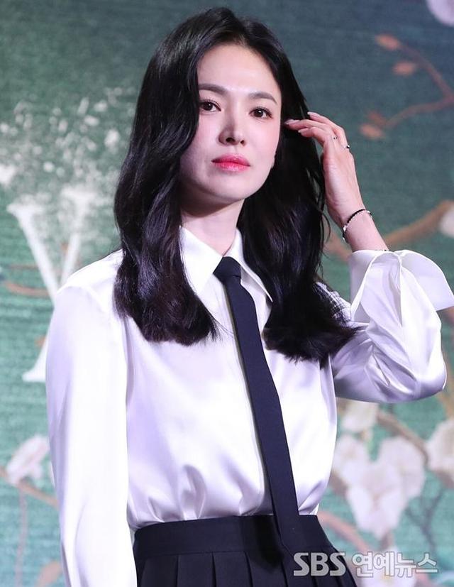 宋慧乔|韩网流传宋慧乔没修图照片被要求下架,引发韩国网友热议质疑