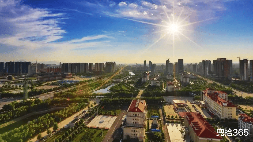 驻马店|垂钓的最高境界，河南一男子野塘钓获黑鱼，结果它“飞”到了树上