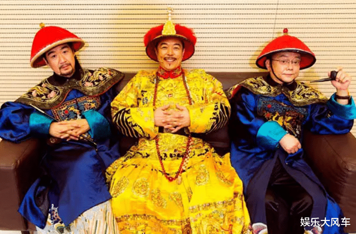 周涛|铁3角再合作! 为拍戏钻垃圾桶探头探脑太滑稽，央视周涛荧幕处女作