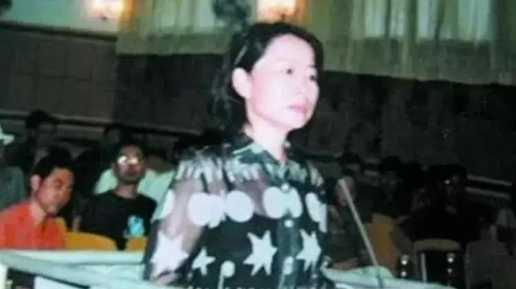 “好色女贪官”尹冬桂：沉迷权色生活，霸占帅气男司机6年