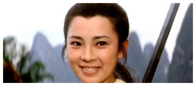 李连杰|32年前，生完孩子就被李连杰抛弃，住地下室10年的黄秋燕，怎样了