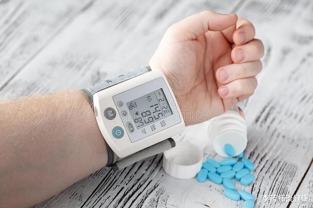 降压药|长期吃降压药,注意做好这6点,控压更平稳,减少心梗脑中风