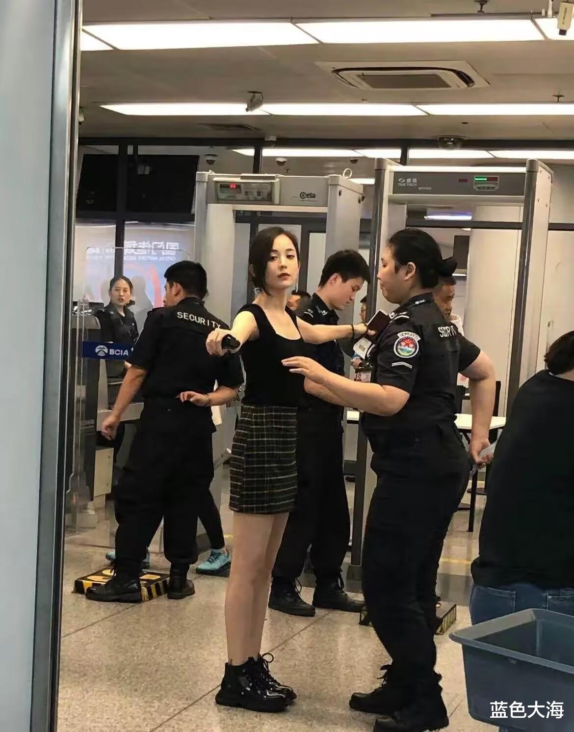 古力娜扎|古力娜扎走机场被偶遇,网友:原来明星私底下也这么美