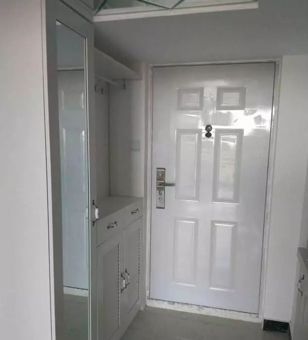 晒晒婆婆装修的婚房,只有45平米大,一进门就是厨房