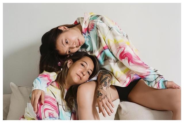 |恭喜！香港知名女星与富三代未婚妻在美国完婚，双方父母到场见证