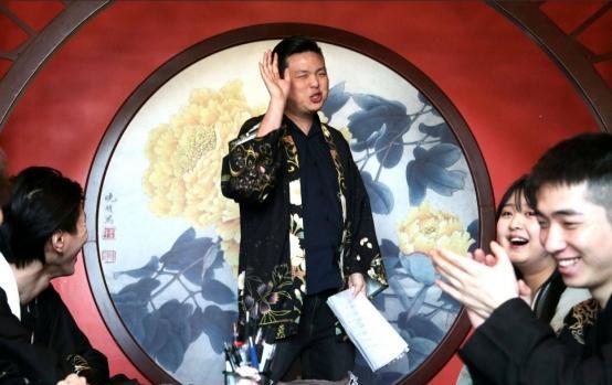 新兴行业成为色情温床?大批年轻人为追求“颅内高潮”,正在沉迷其中