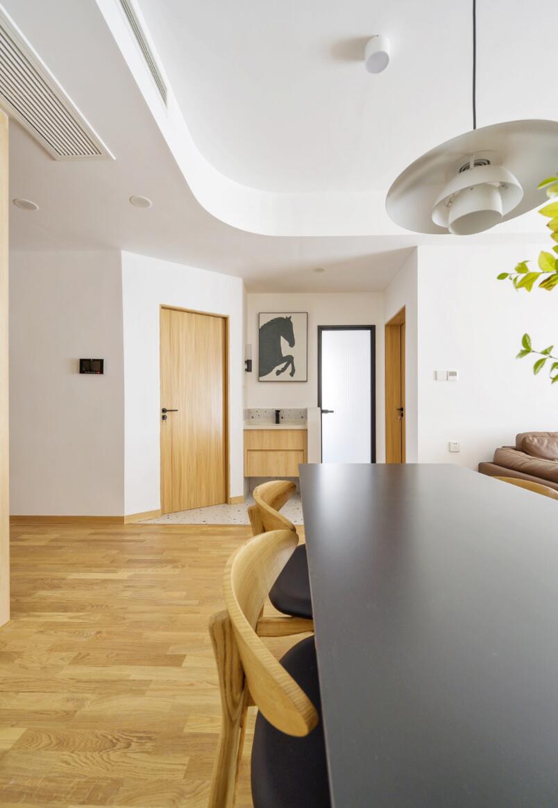 只是改个门洞，立马就让空间大10㎡，她92㎡新家，清爽又干净