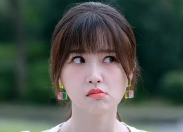 |虞书欣新剧确实很火，但太傻白甜了，人设和剧情都经不起推敲