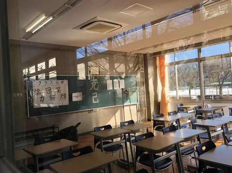 那些奇葩的日本校规!女学生内裤只能穿白色,老师还会亲自检查
