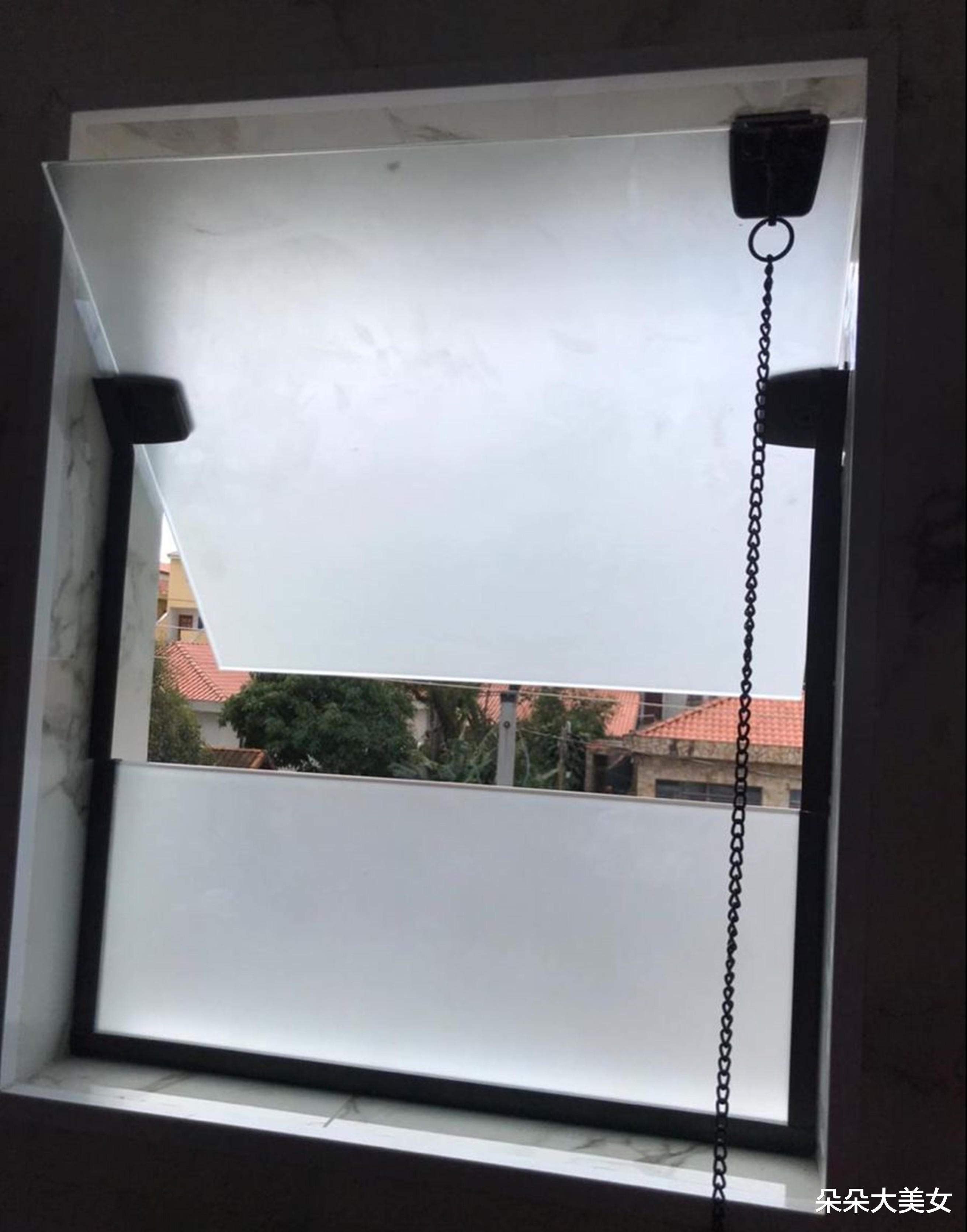 谁想到把窗户换成无框旋转的,360°旋转利落,打开通风,凉快很多