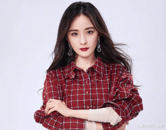 杨幂|35岁杨幂生图不敢恭维,面部皮肤松弛法令纹明显,皮肤粗糙到卡粉