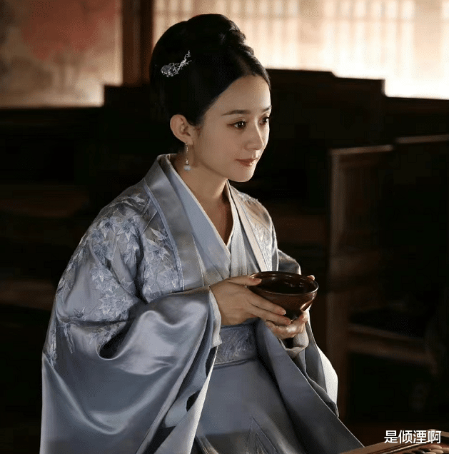 江疏影|赵丽颖《与凤行》路透曝光!沈璃蓝衣劲装气场大,粉丝:期待了!