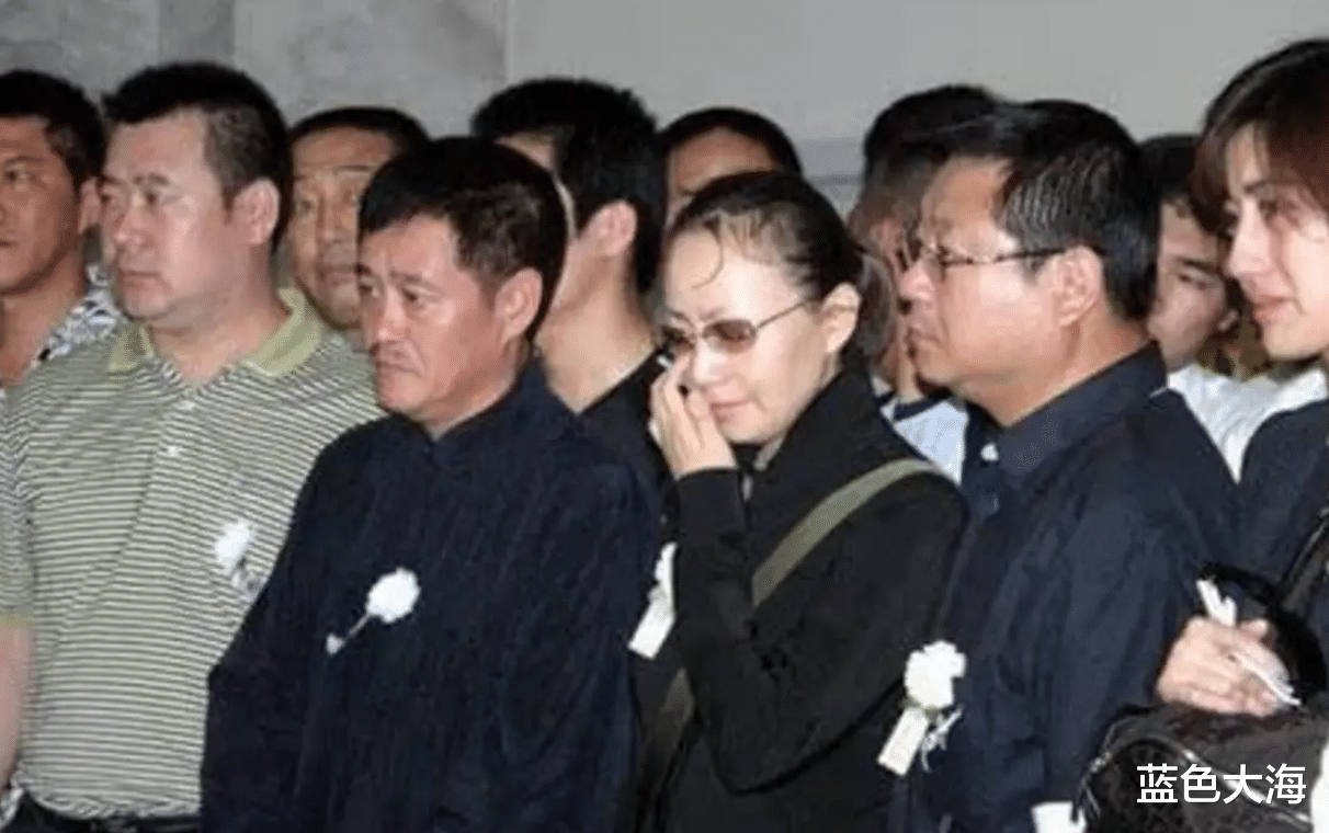 赵丽颖|与周润发刘德华合照，赵本山仍稳居C位，他在圈中是有多大的能耐