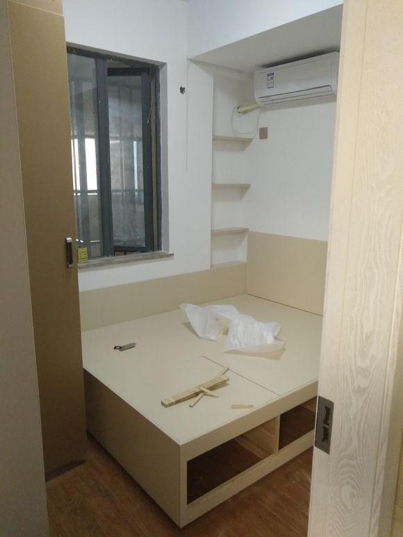 现代简装风格的新房,装修成本15万左右,全屋贴瓷砖显有档次