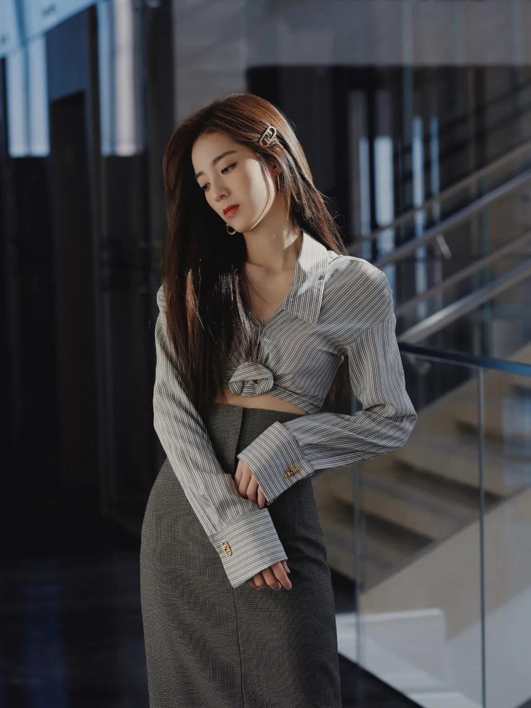 万鹏|万鹏，屏幕上的彪悍女汉子，现实生活的她，美得让人窒息