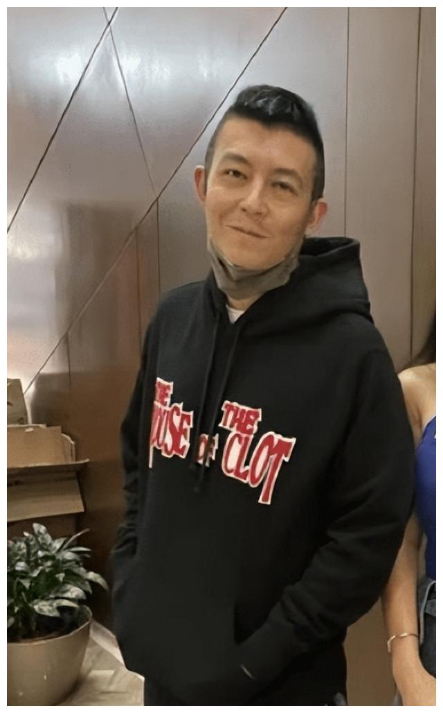 陈冠希|陈冠希的脸也垮了，生图曝光满脸皱纹，容颜苍老越来越像赵本山