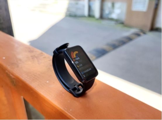 小米科技|多重健康监测给你全心呵护,小米手环7 Pro兼具智能与时尚感