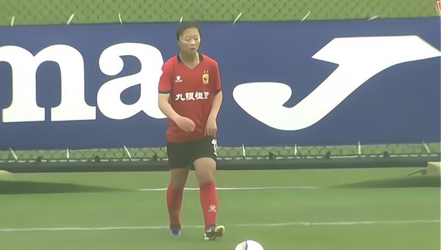 长春华信女足|2-1逆转！武汉女足6战全胜，全国冠军太可惜：门将2次黄油手送礼