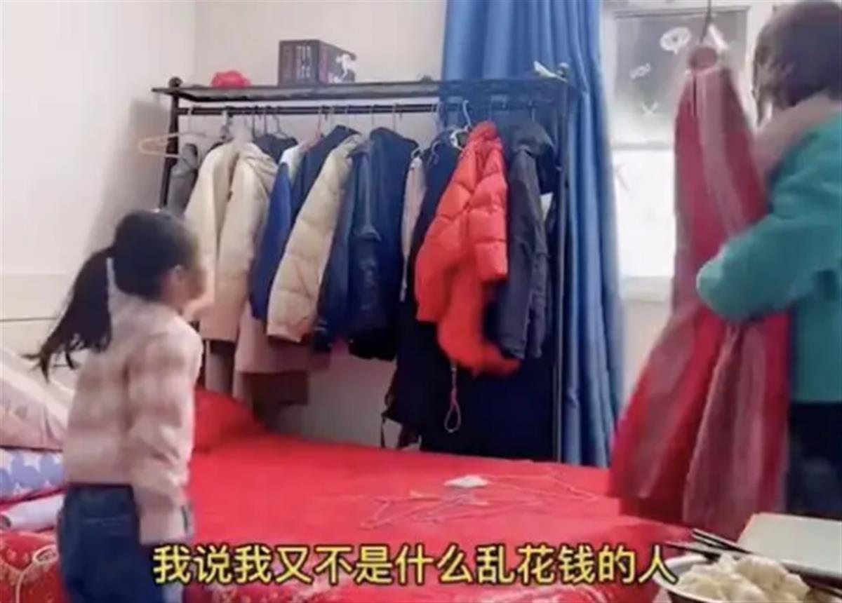 |万元生活费一天花完,5000办卡做美容,引发热议的妻子错在哪了?