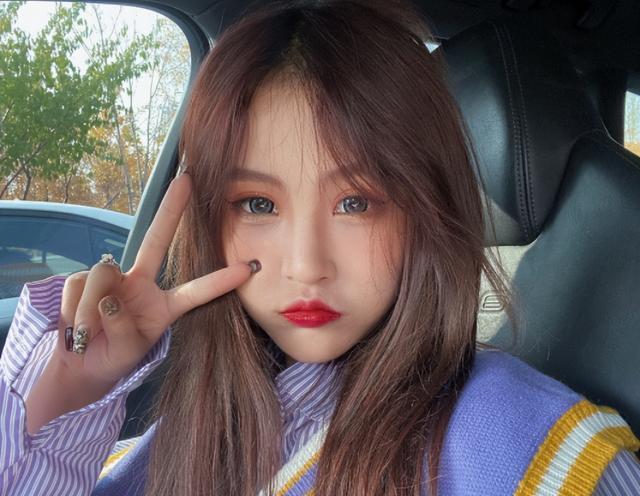 网红猫妹妹宣布回归，为感恩师傅辛巴，献唱《父亲》，网友：荒诞