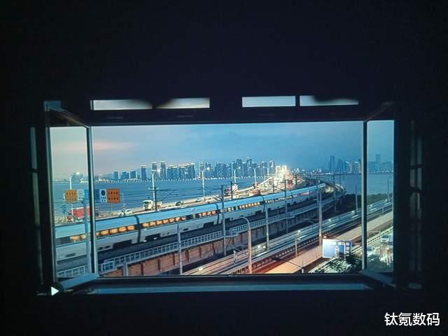 显示器|躺平看大片，入门巨幕投影用起来有多爽，万播T2R Max体验