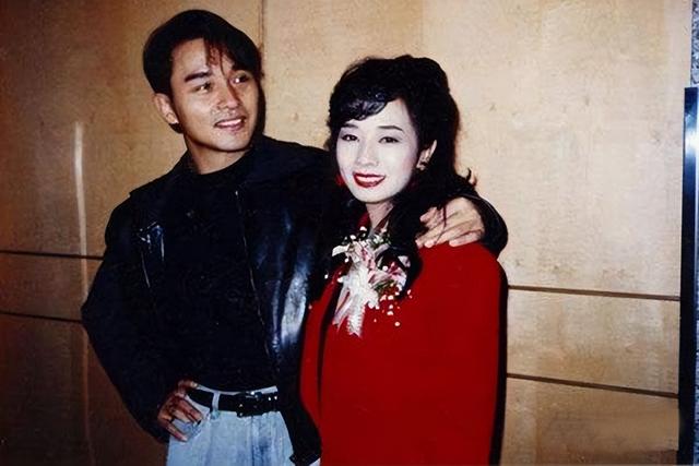 唐小龙|张国荣前女友罕晒健身照,大汗淋漓头发凌乱,63岁素颜皮肤仍紧致