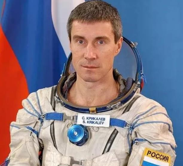 史上最惨宇航员,人在太空祖国却没了,在太空飘1年还被全国通缉