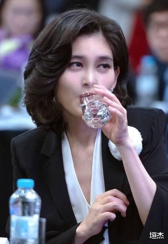 穿衣搭配 看了李富真的照片，才明白真豪门和影视剧千金的区别