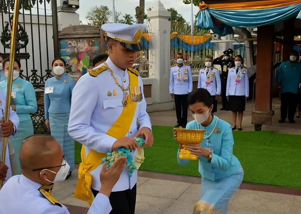 泰国17岁提帮功王子大变样！独自营业霸气，五官精致个子超过180