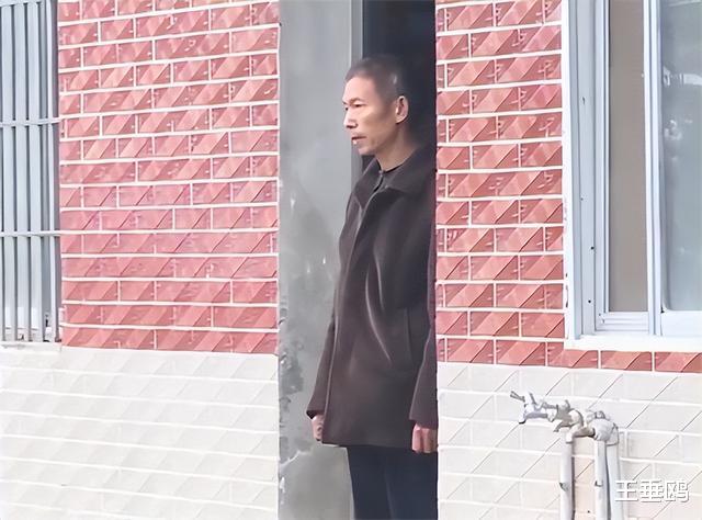 2021年男子在工地偶遇一女工友,抬头一看竟是自己失踪14年的老婆