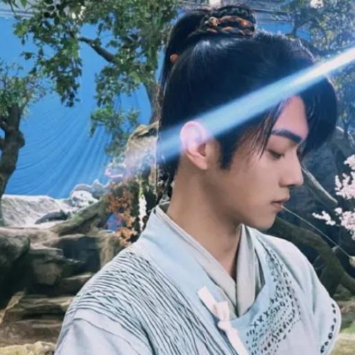 许凯|《仙剑六》首发角色海报，许凯撞脸胡歌被骂惨，虞书欣成最大赢家