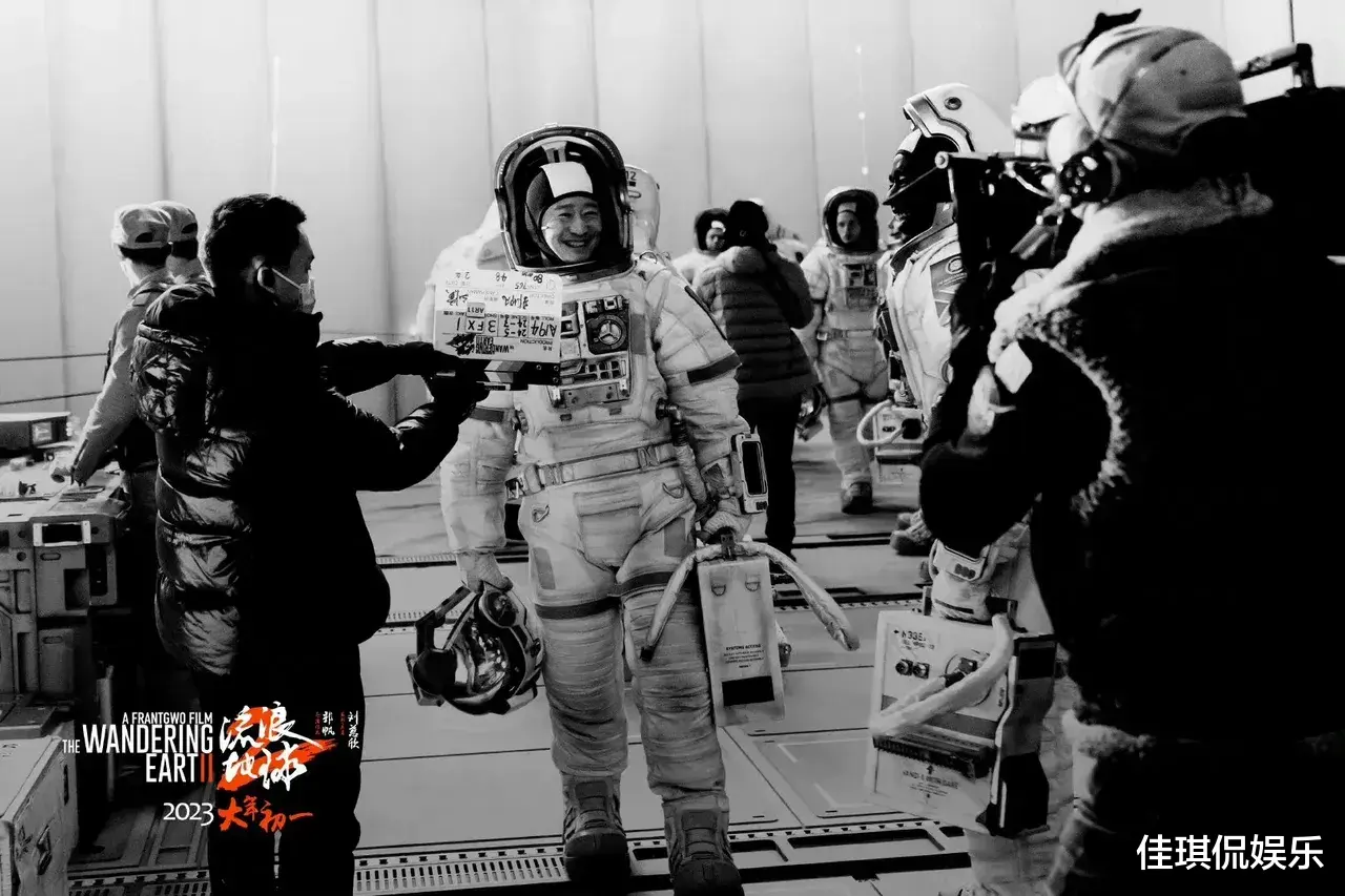 刘德华|吴京、李雪健、刘德华携《流浪地球2》亮相。刘德华谦和，吴京尊老