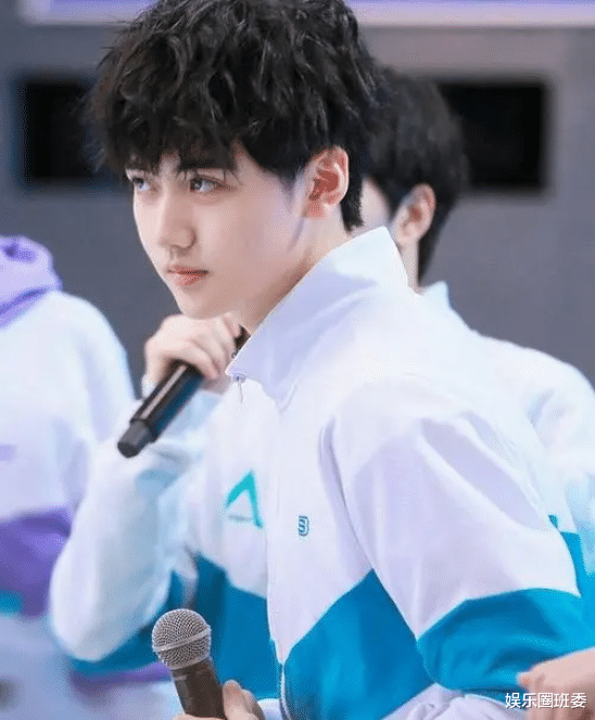 焉栩嘉|20岁流量男星又塌房!与美女同回爱巢似老夫老妻,1年前曾发誓不恋爱